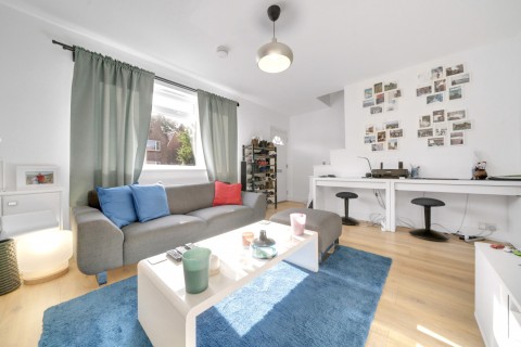 View Full Details for Mead Road, Richmond, Surrey, TW10